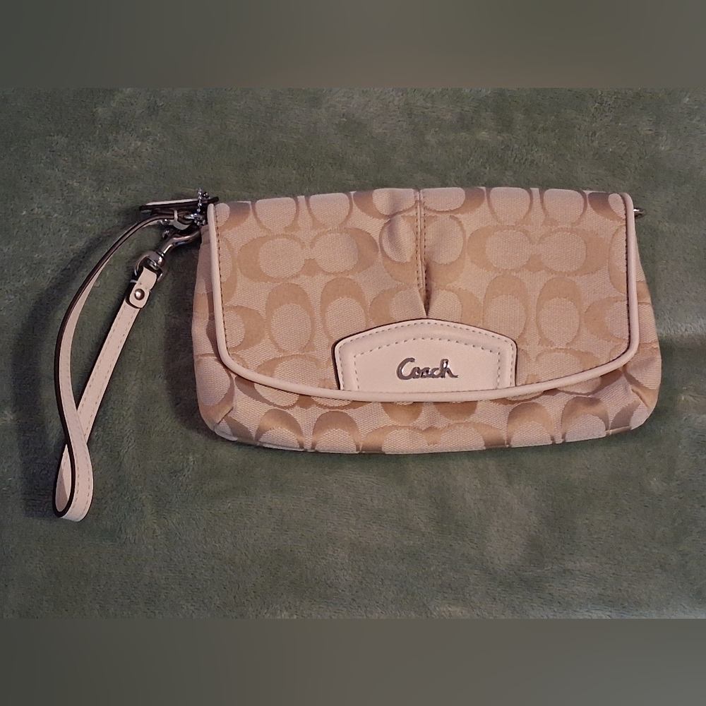 Coach Tan And White Clutch Like New